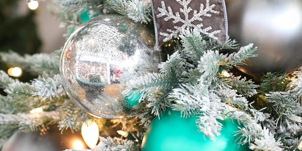 Interior Design Tips to Make Sure Your Christmas Tree Is Center Stage wallacegardencenter