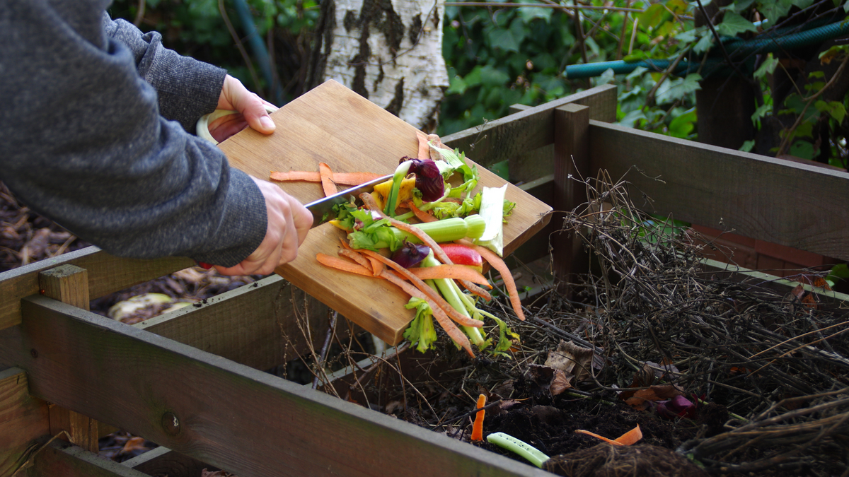 Fall Composting It’s Compost Time! A How-To Guide for Iowa – wallacegardencenter